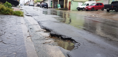 Morador denuncia buraco em Mata Escura que só aumenta.