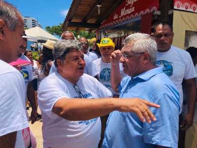 Bacelar e Rivailton fazem &quot;visitaço&quot; em comunidades de Salvador