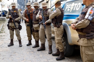 Universidades da Bahia atacam Policiais em aulas.